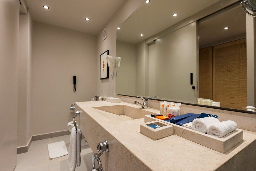 rooms-room-premium-garden--pool-view