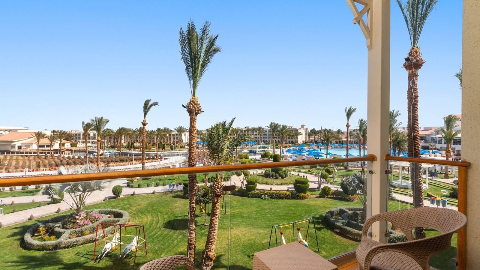 rooms-family-pool-view-room