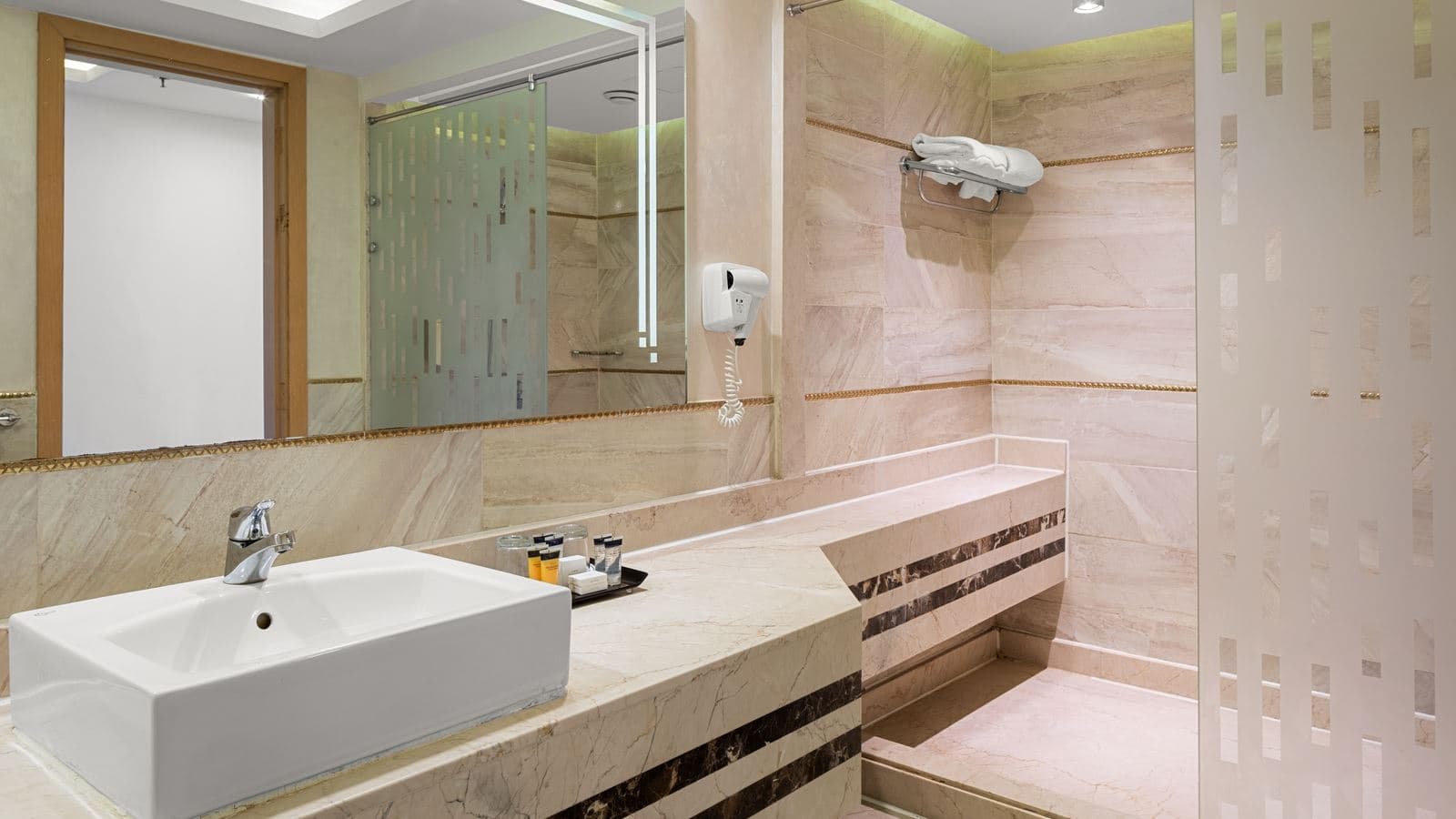 rooms-superior-pool-view-room