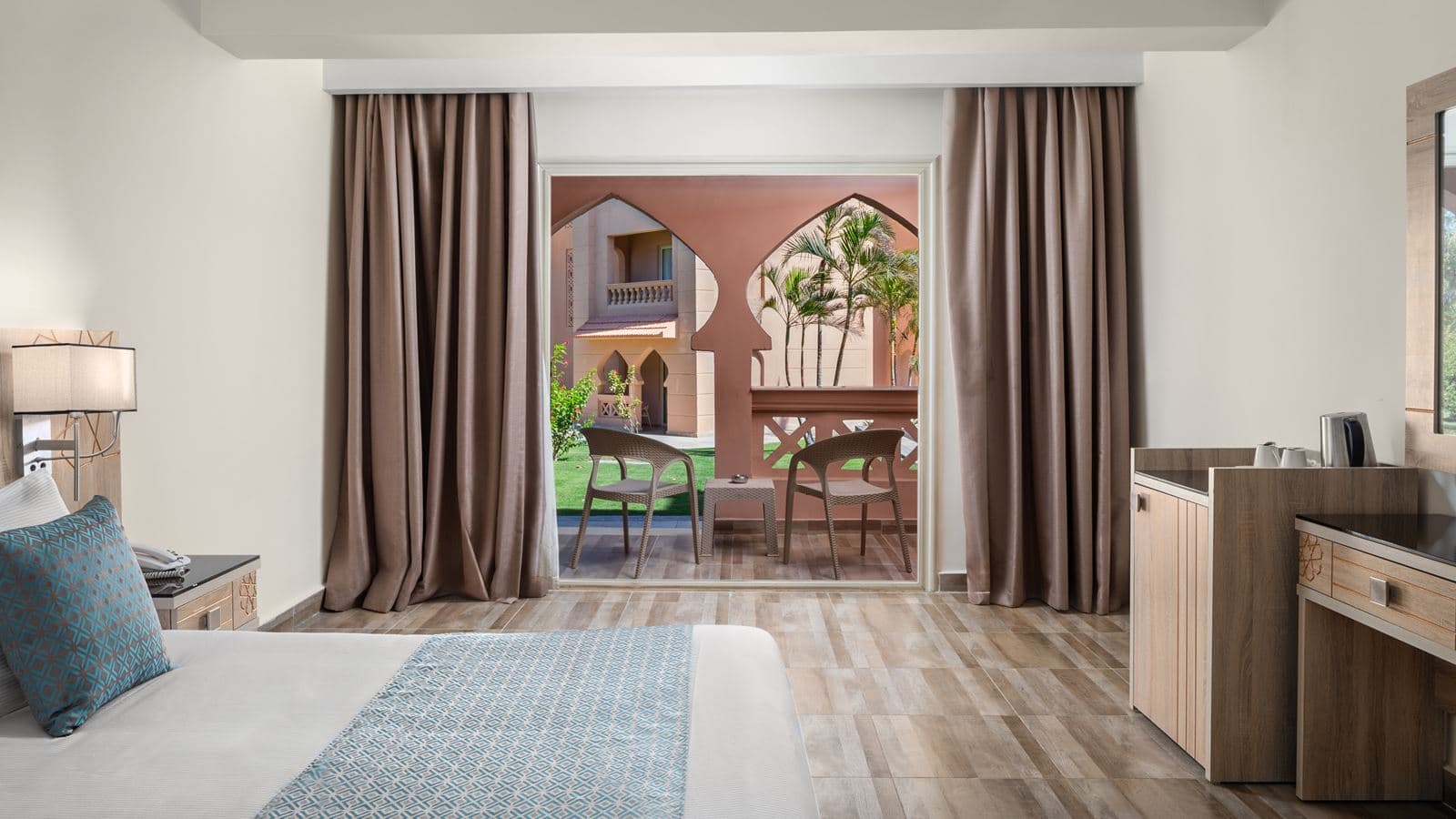 rooms-standard-room-garden-view