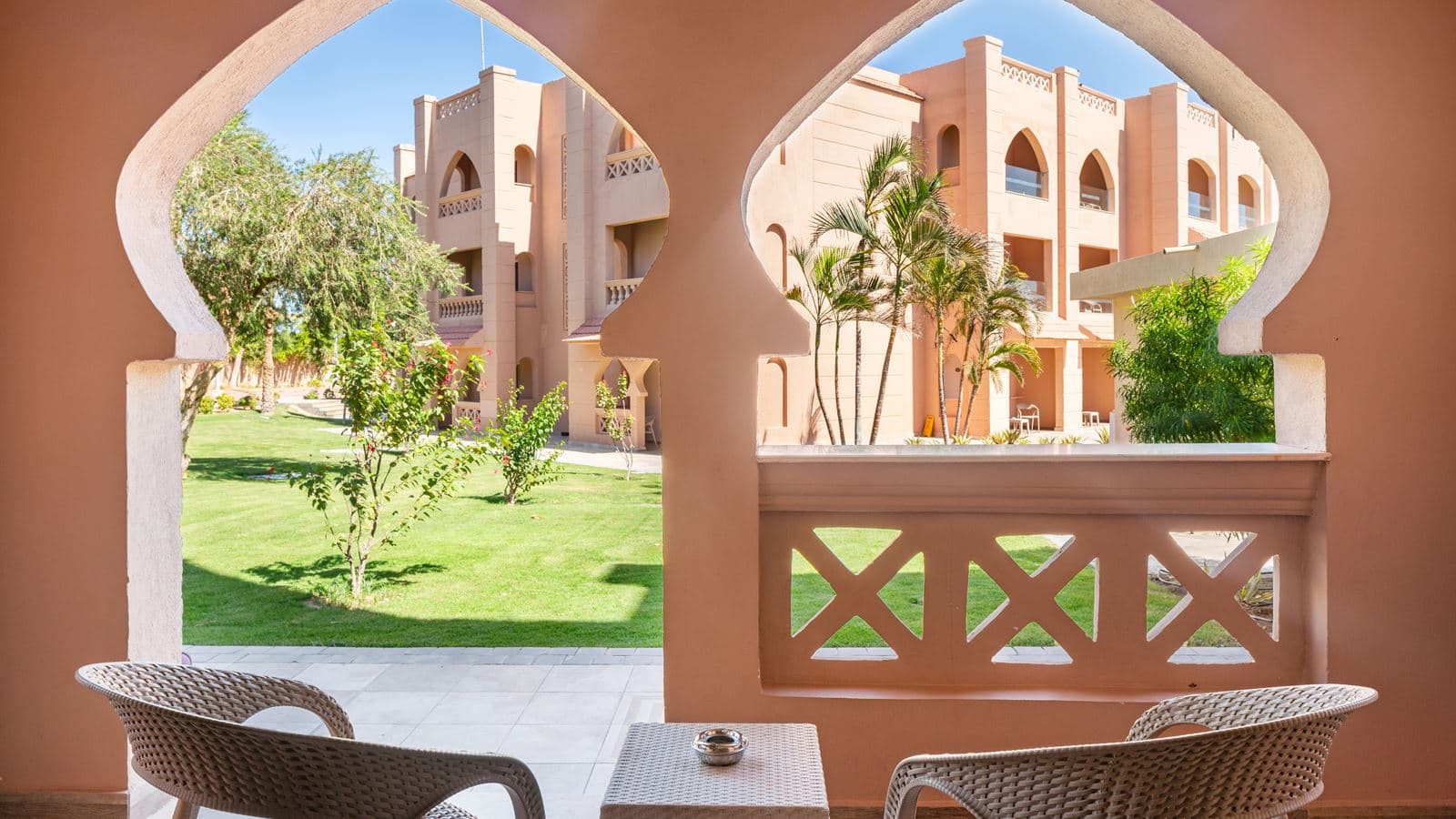 rooms-standard-room-garden-view