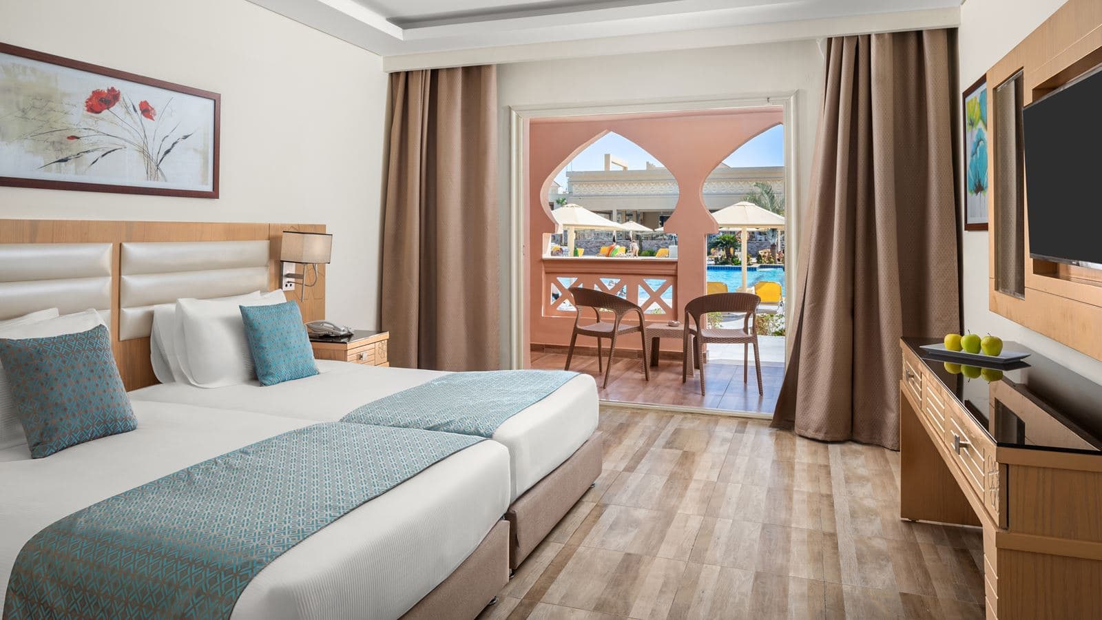 rooms-standard-room-pool-view