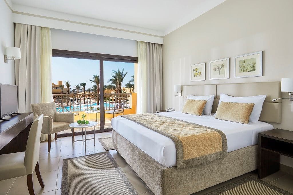 rooms-family-deluxe-poolview
