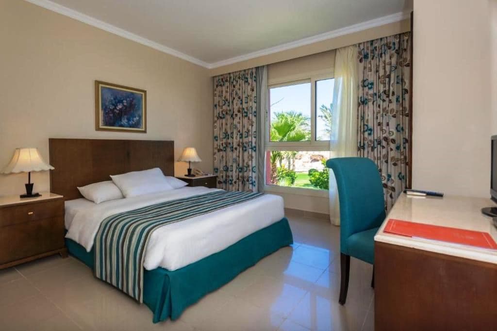rooms-family-garden-view