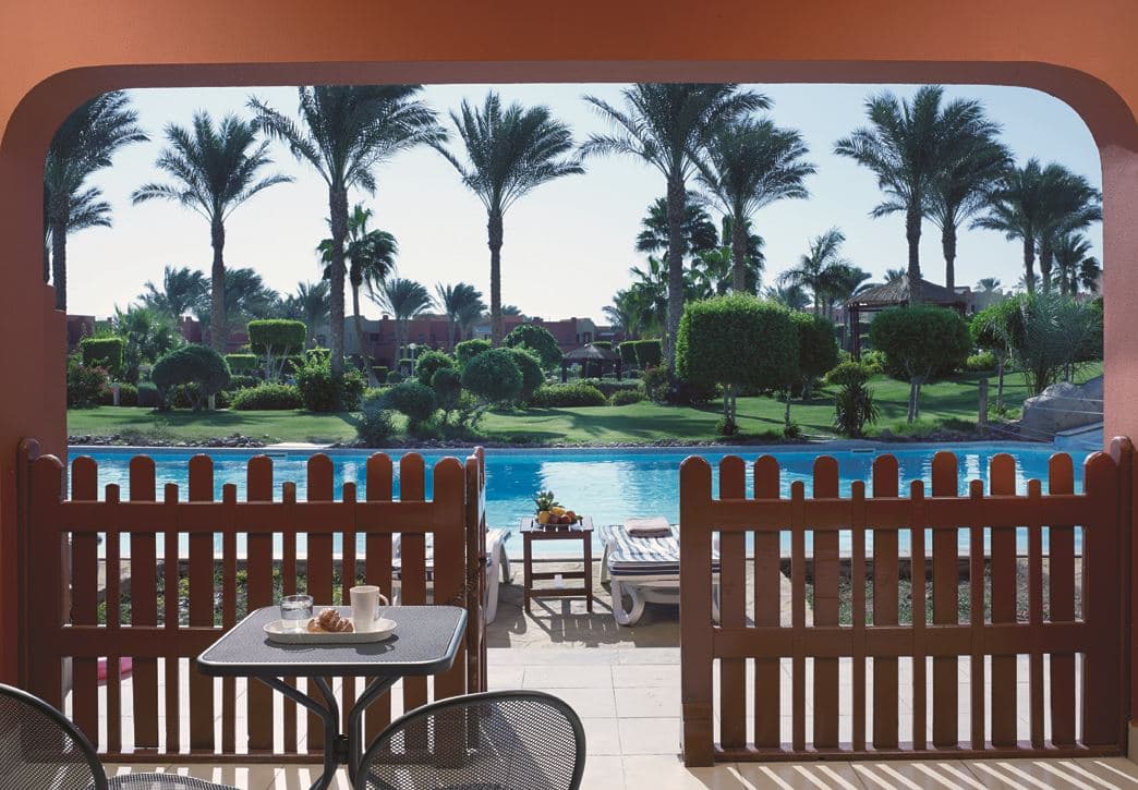 rooms-swim-up-room