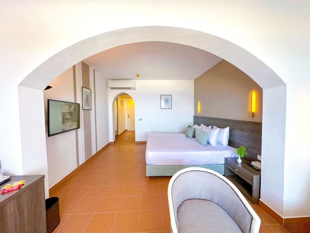 rooms-domina-oasis-premium-room-renovated