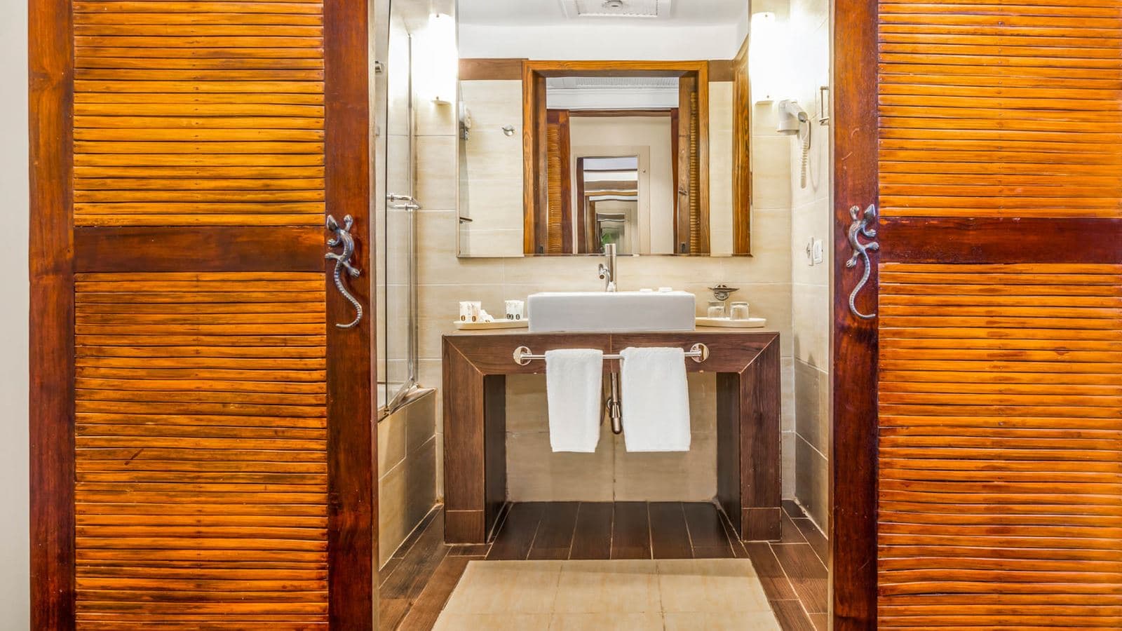 rooms-elisir-poolview-gym-free