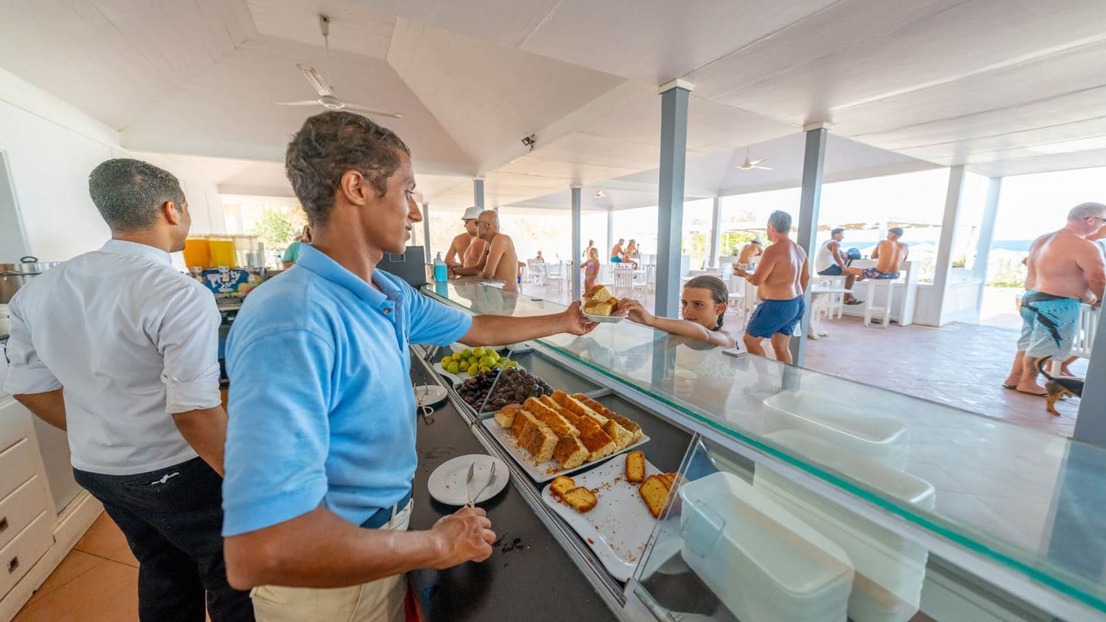 bars-main-beach-bar