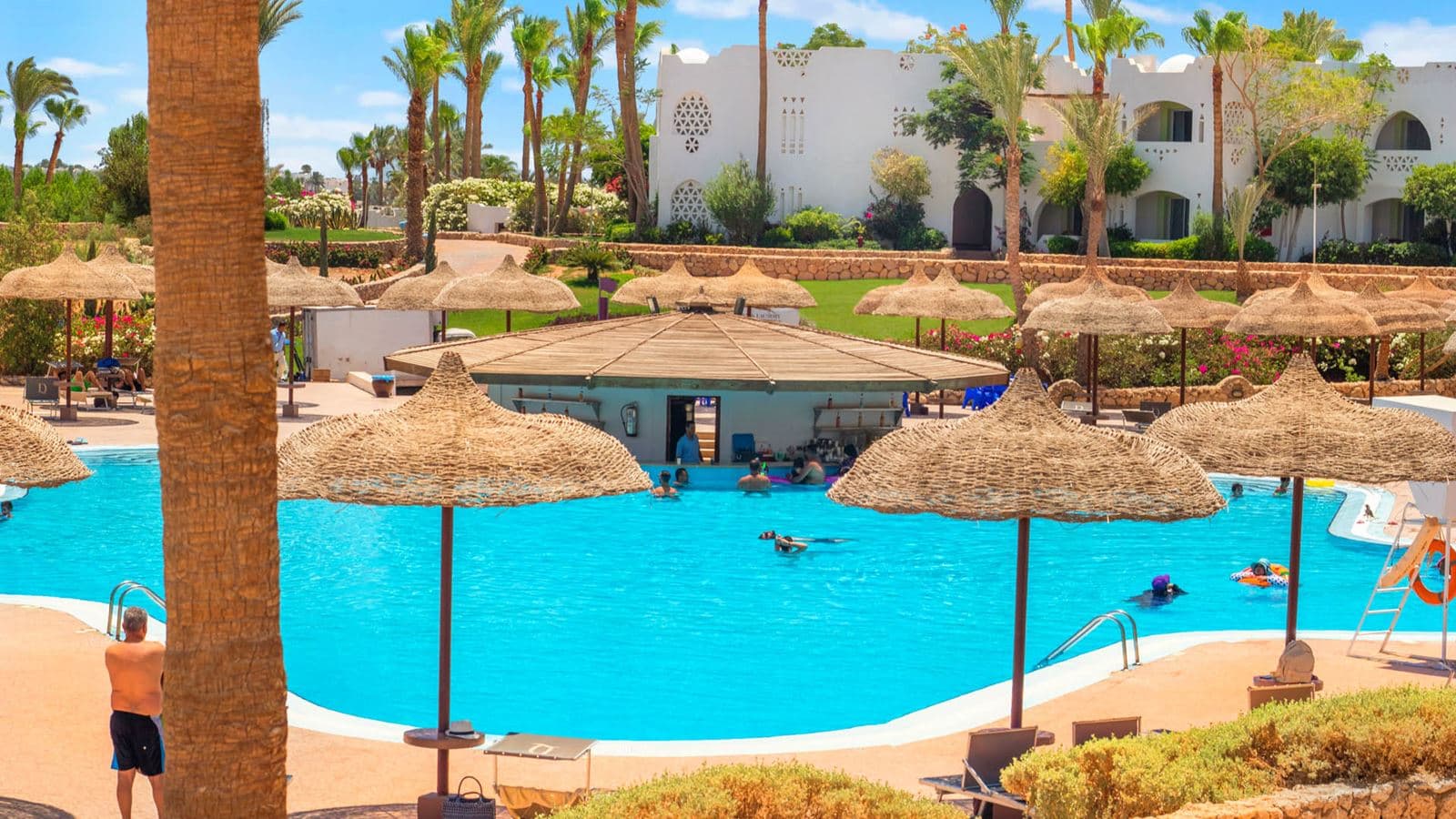 restaurants-56-pool-bar