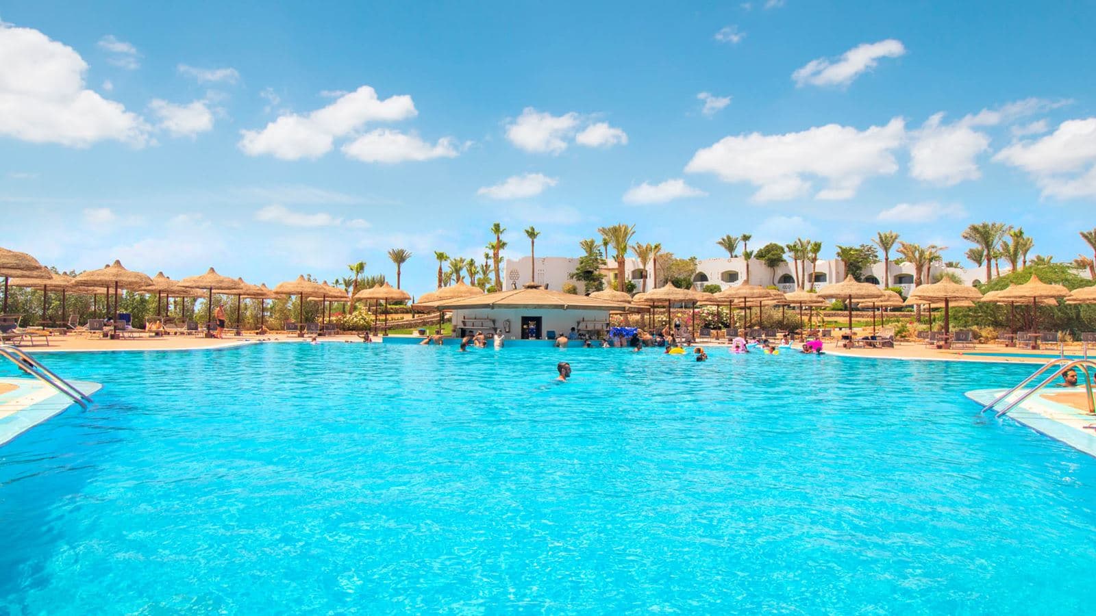 restaurants-bellavista-pool-bar