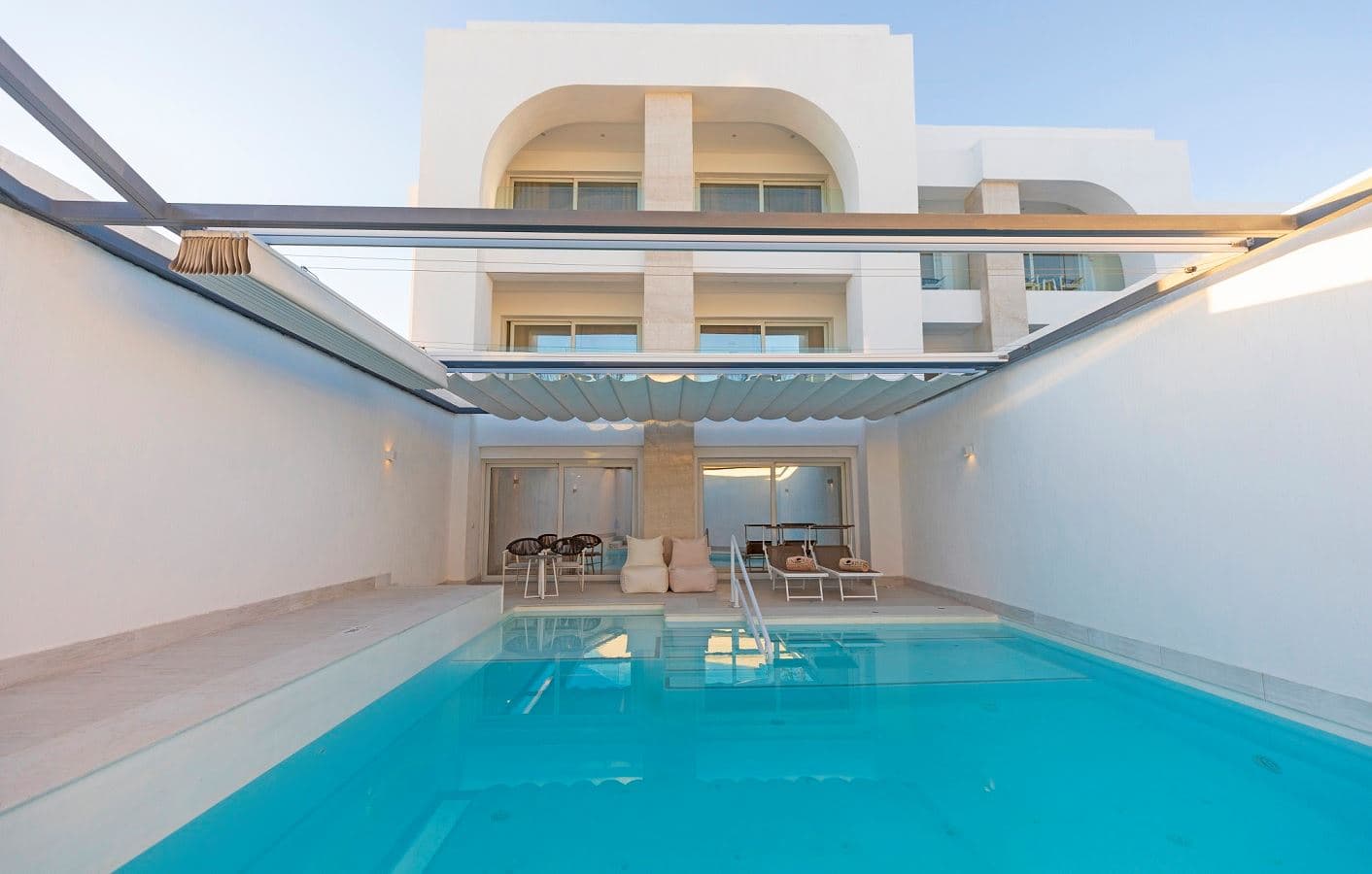 rooms-posh-club-executive-pool--suite-pv