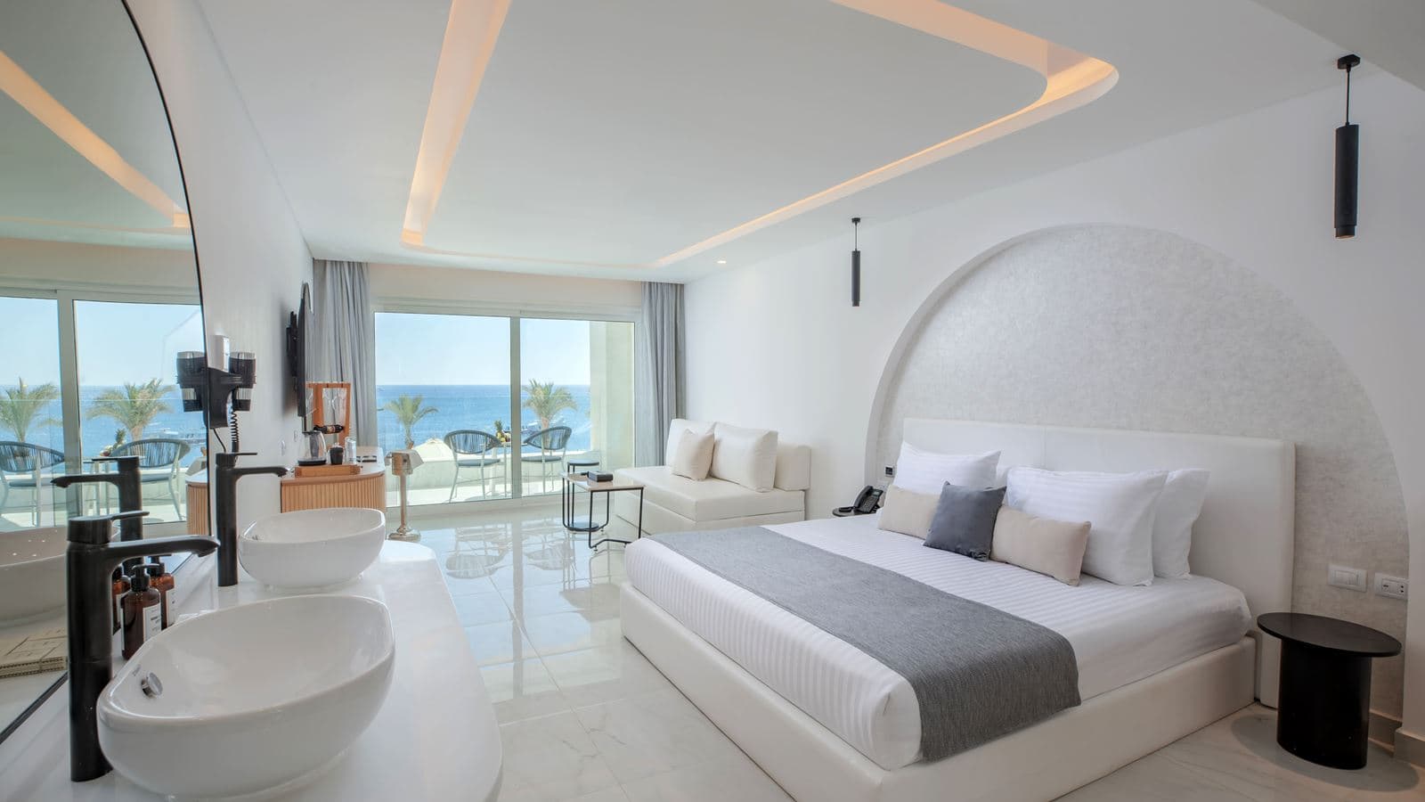 rooms-posh-club-duplex-jacuzzi-suite-beach-front