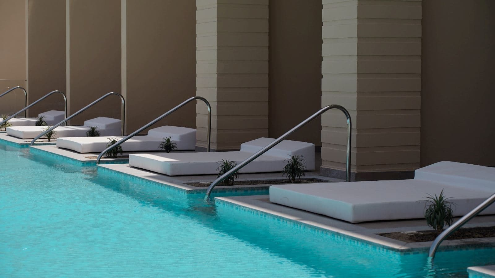 rooms-deluxe-family-swim-up