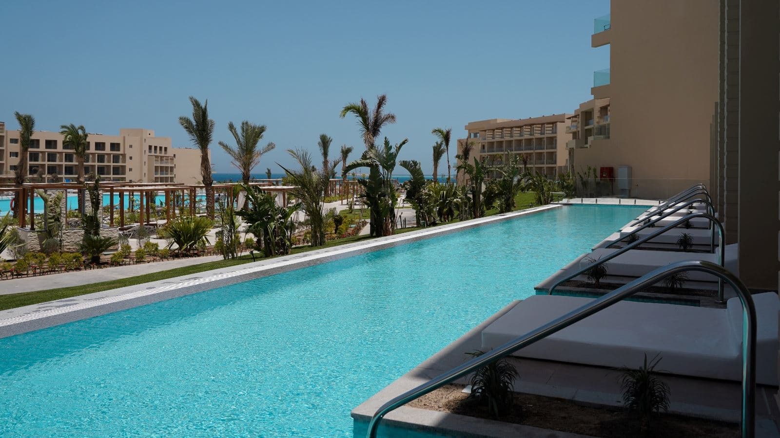 rooms-deluxe-family-swim-up