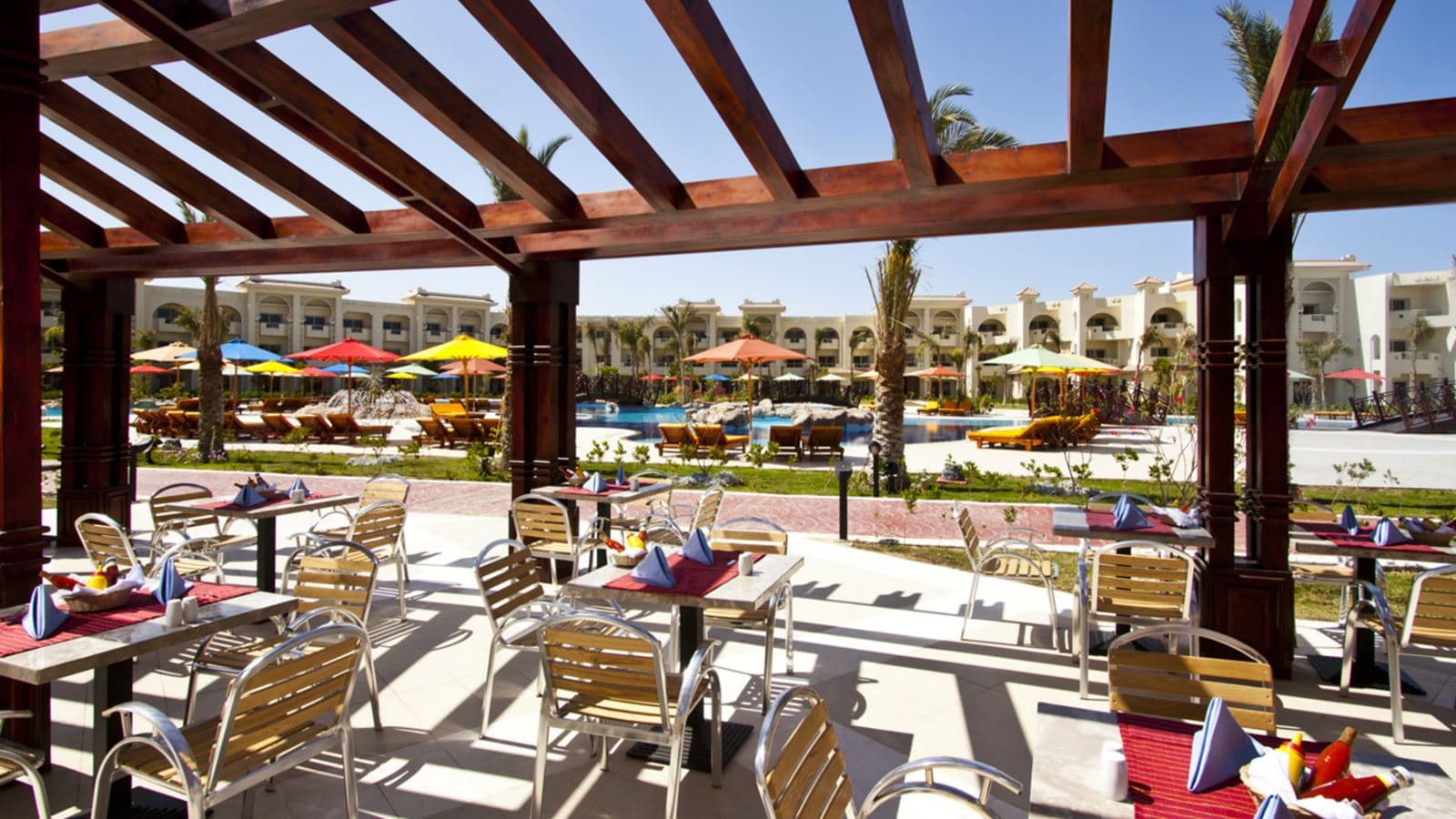 restaurants-shamandoura-pool-bar