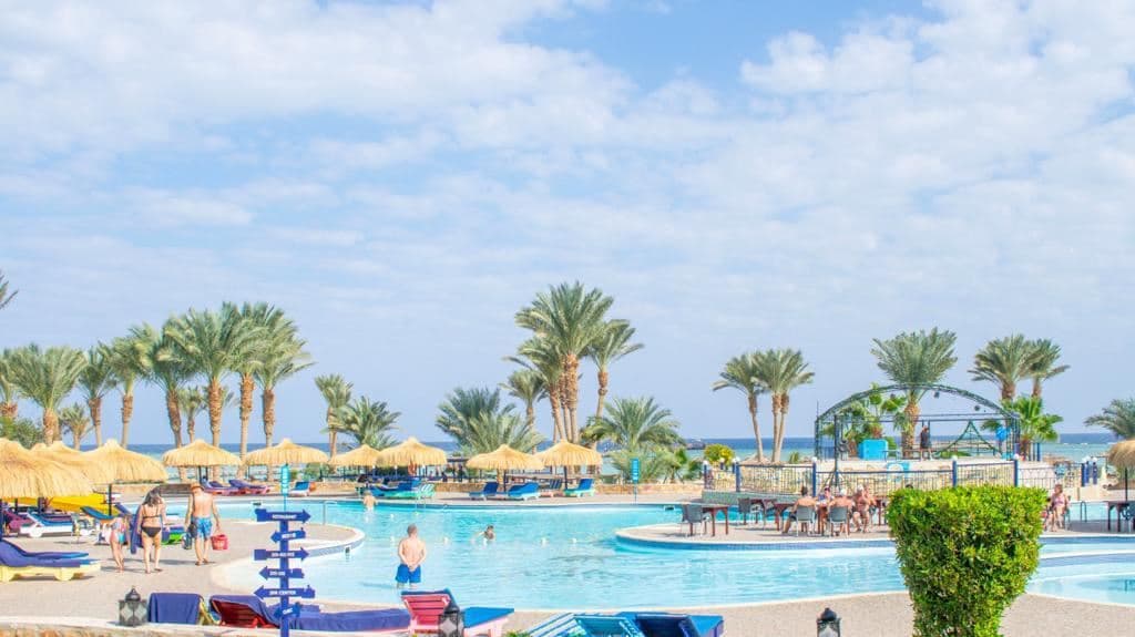 restaurants-pool-bar