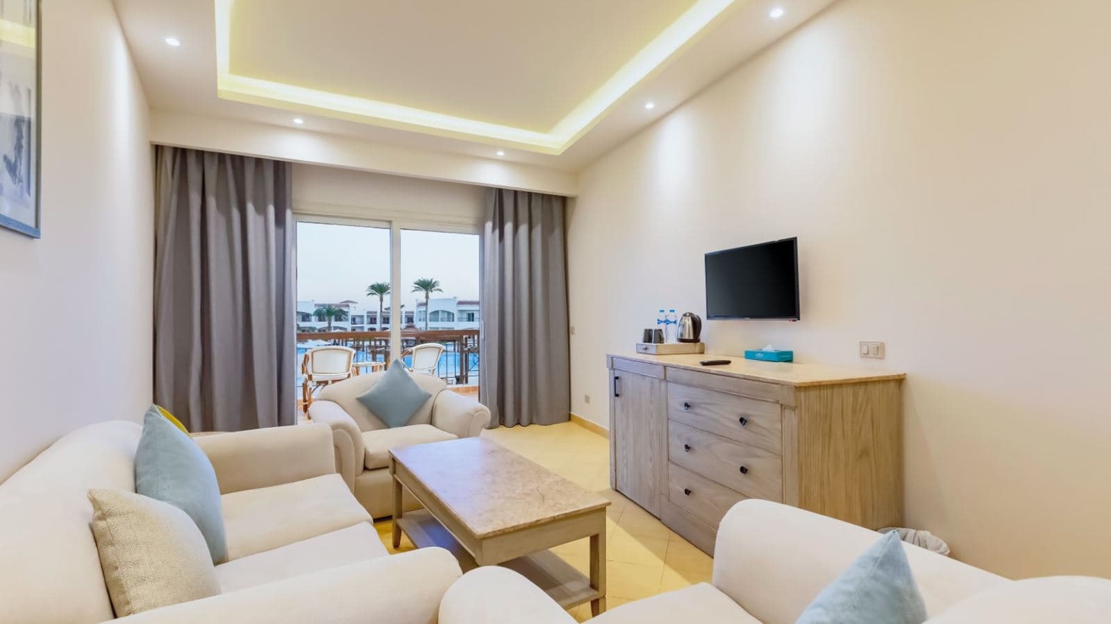 rooms-junior-suite-gardenpool-view