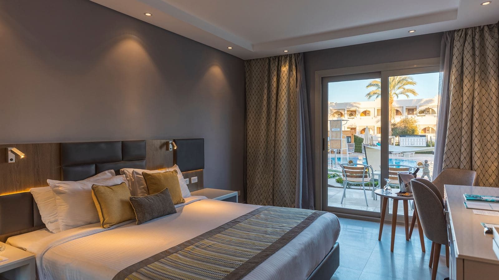 rooms-family-suite-aqua-view