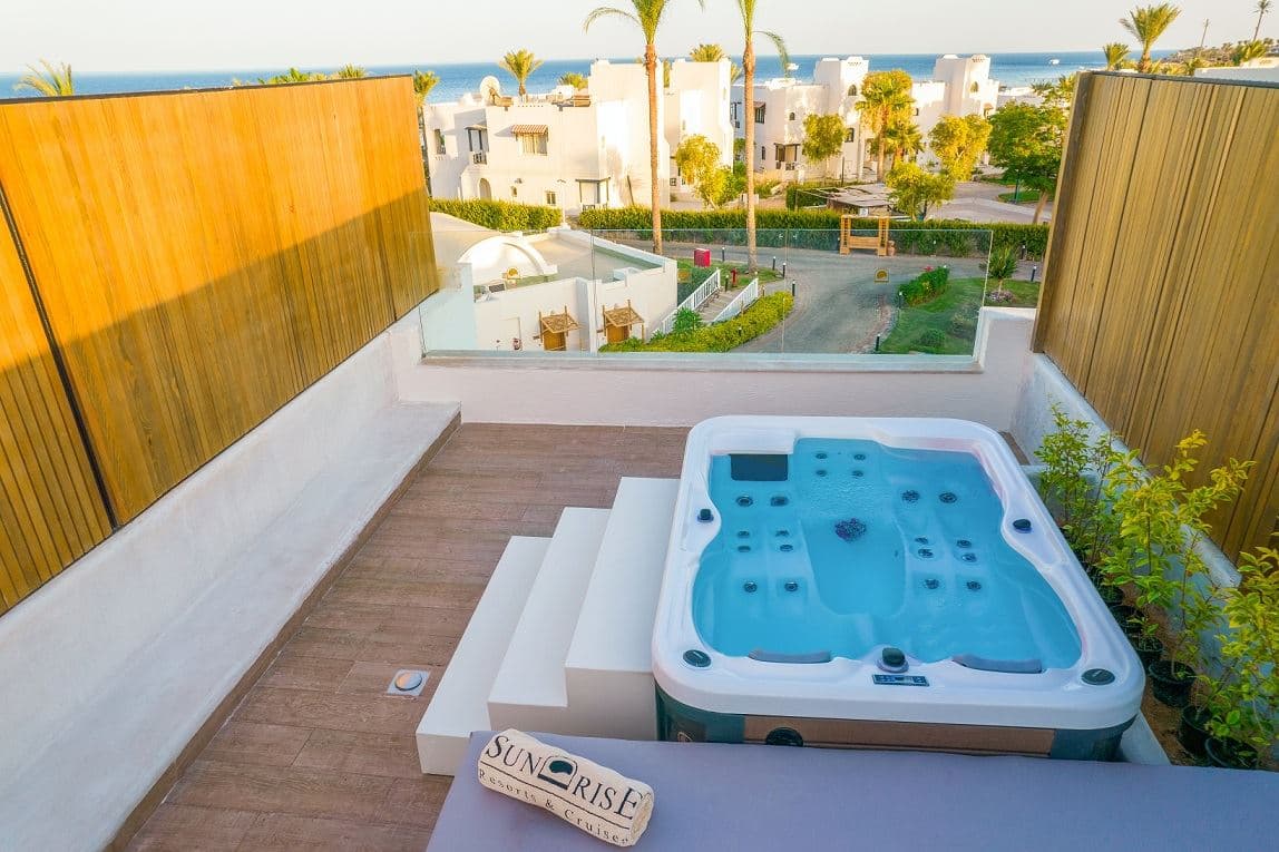 rooms-posh-club-jacuzzi-suite-psv
