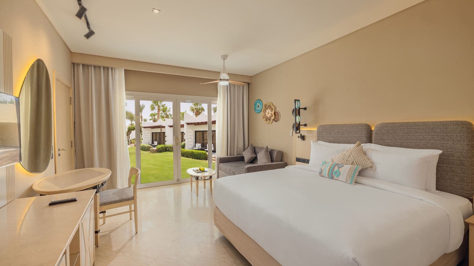 rooms-deluxe-room