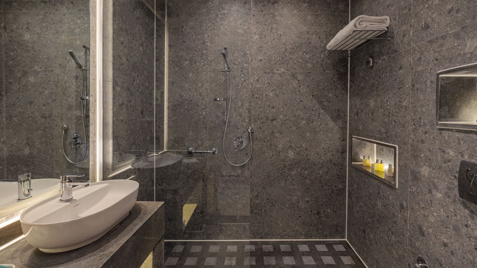 rooms-deluxe-room