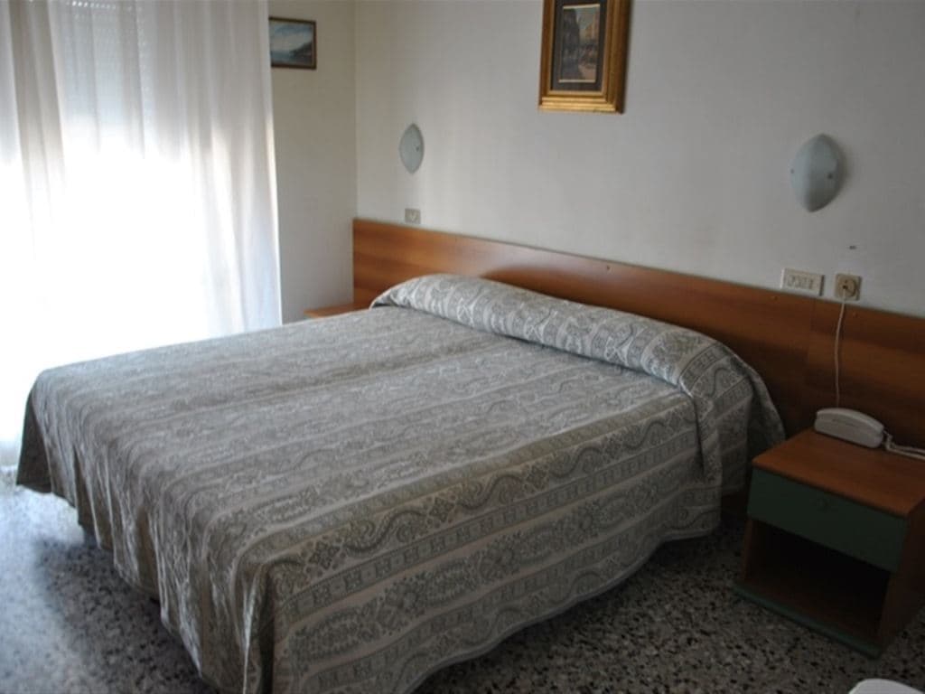 rooms-standard-room