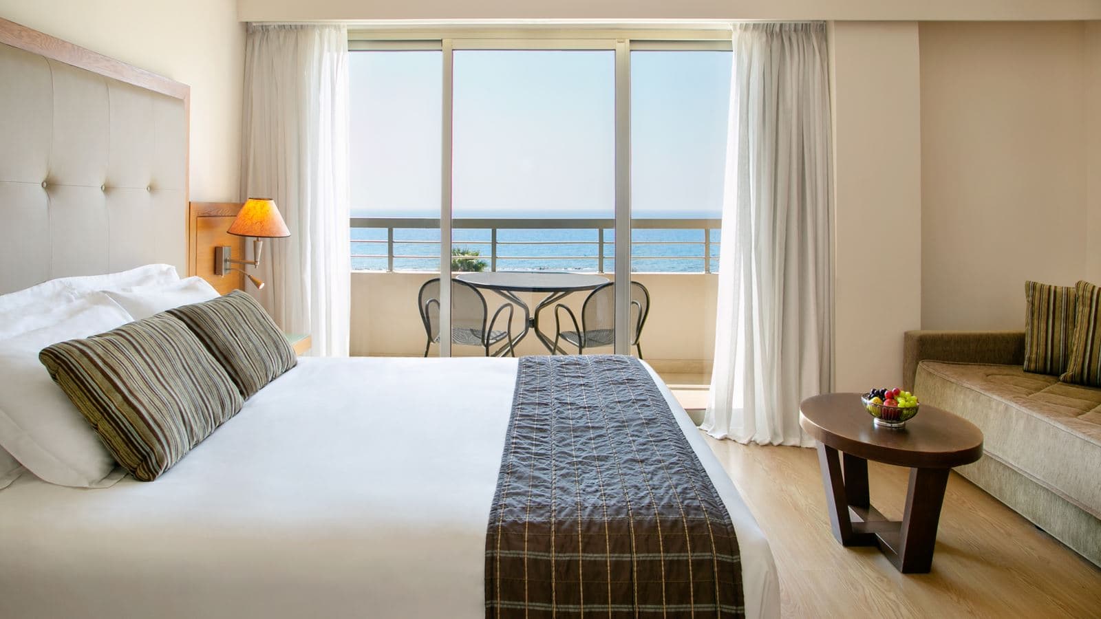 rooms-deluxe-room-seaview-balcony