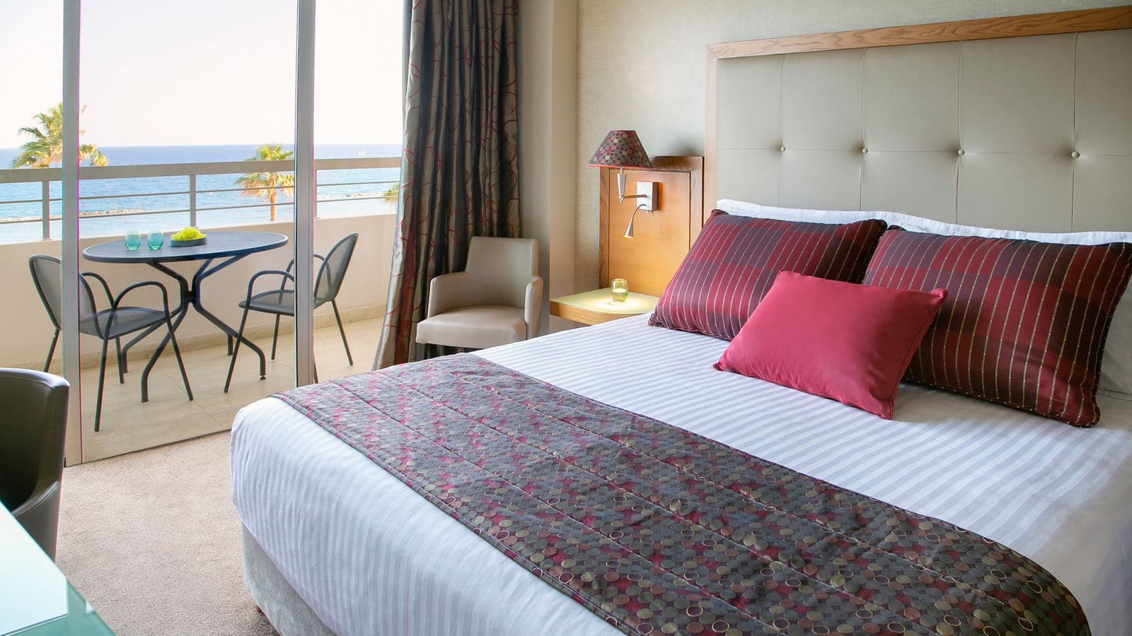 rooms-junior-suite-sea-view-balcony