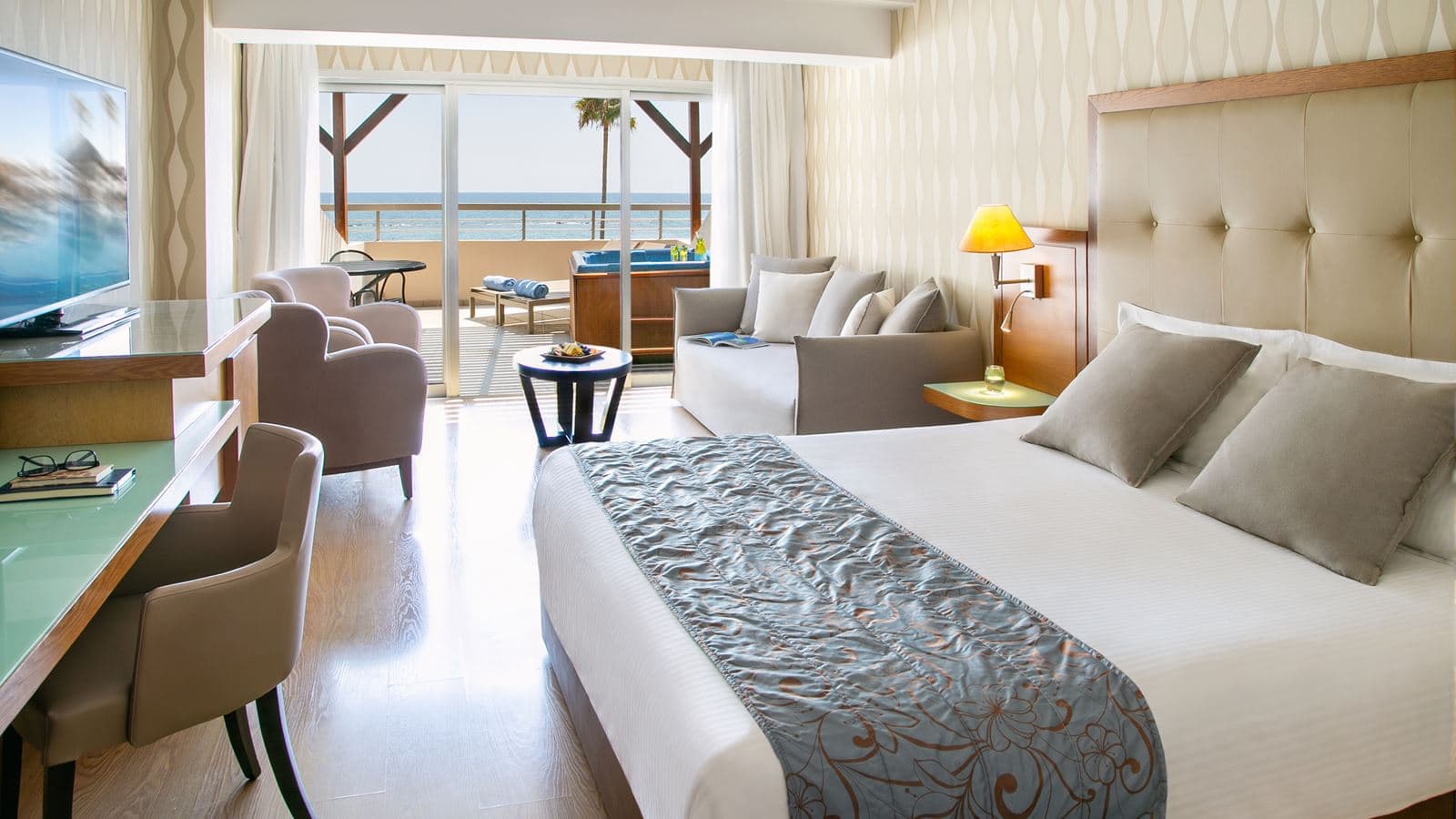 rooms-deluxe-suite-sea-view-private-jacuzzi-terrace