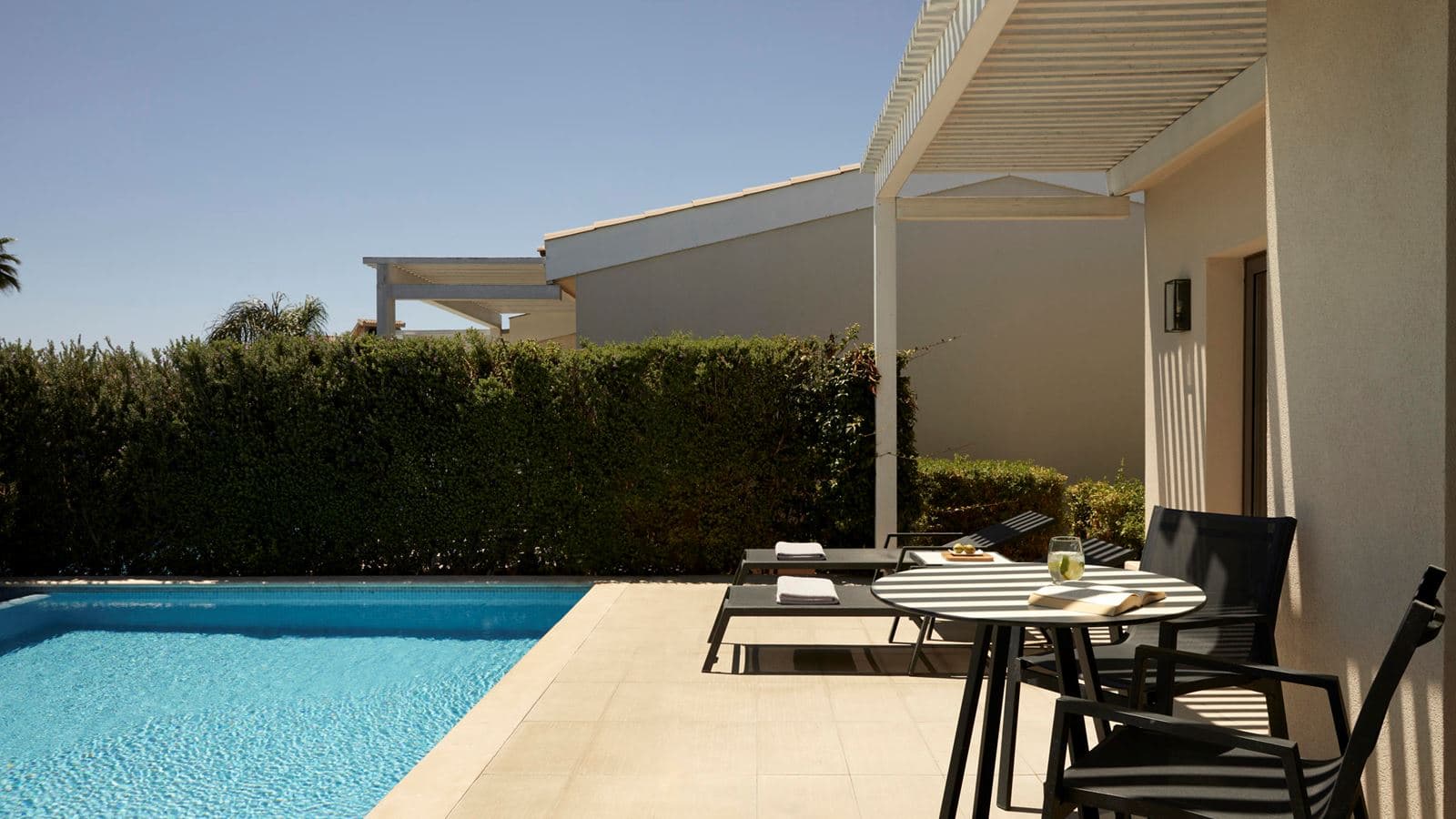 rooms-1-bedroom--premium-room-sea-view