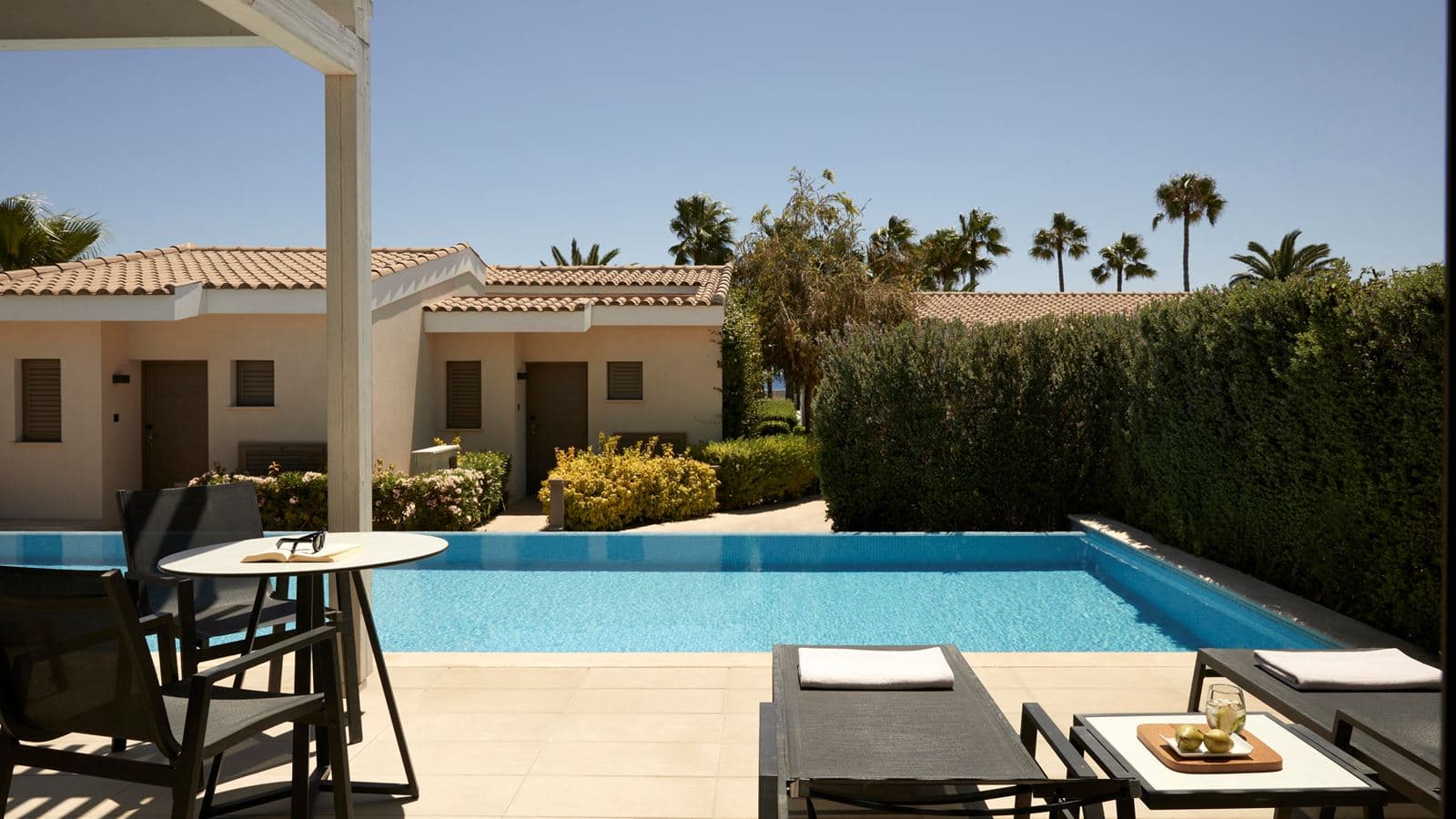 rooms-1-bedroom--premium-room-sea-view