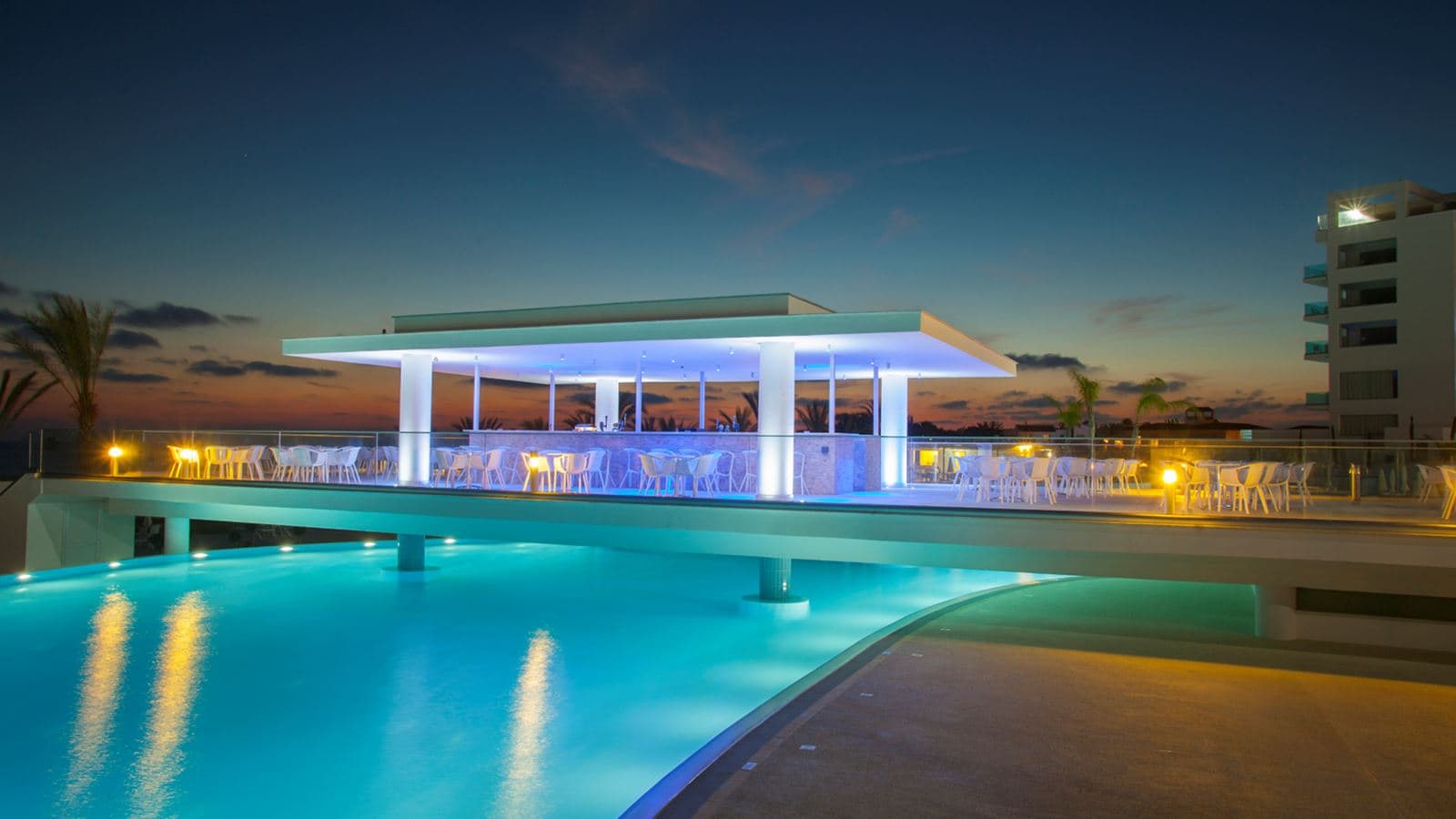 bars-poolside-snack-bar