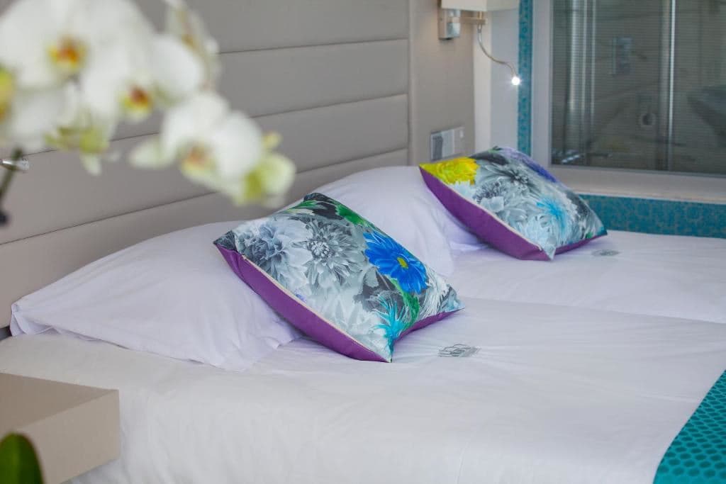 rooms-singleuse-superior-room-balcony