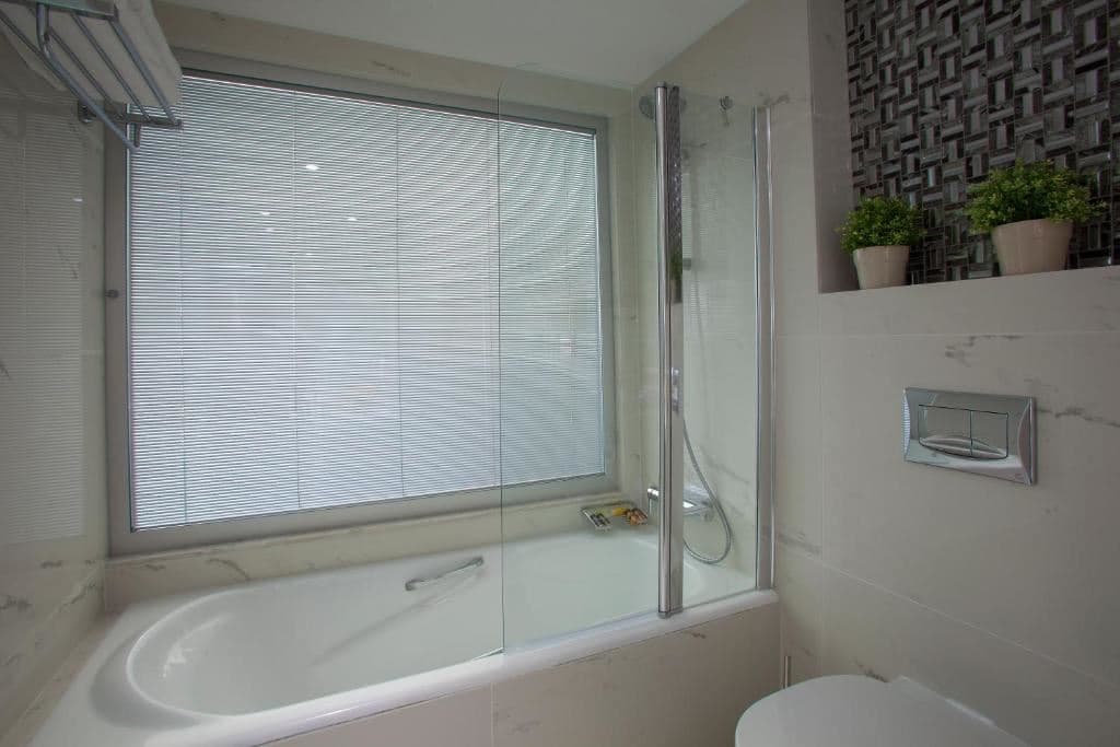 rooms-superior-room-lateral-sea-view-balcony