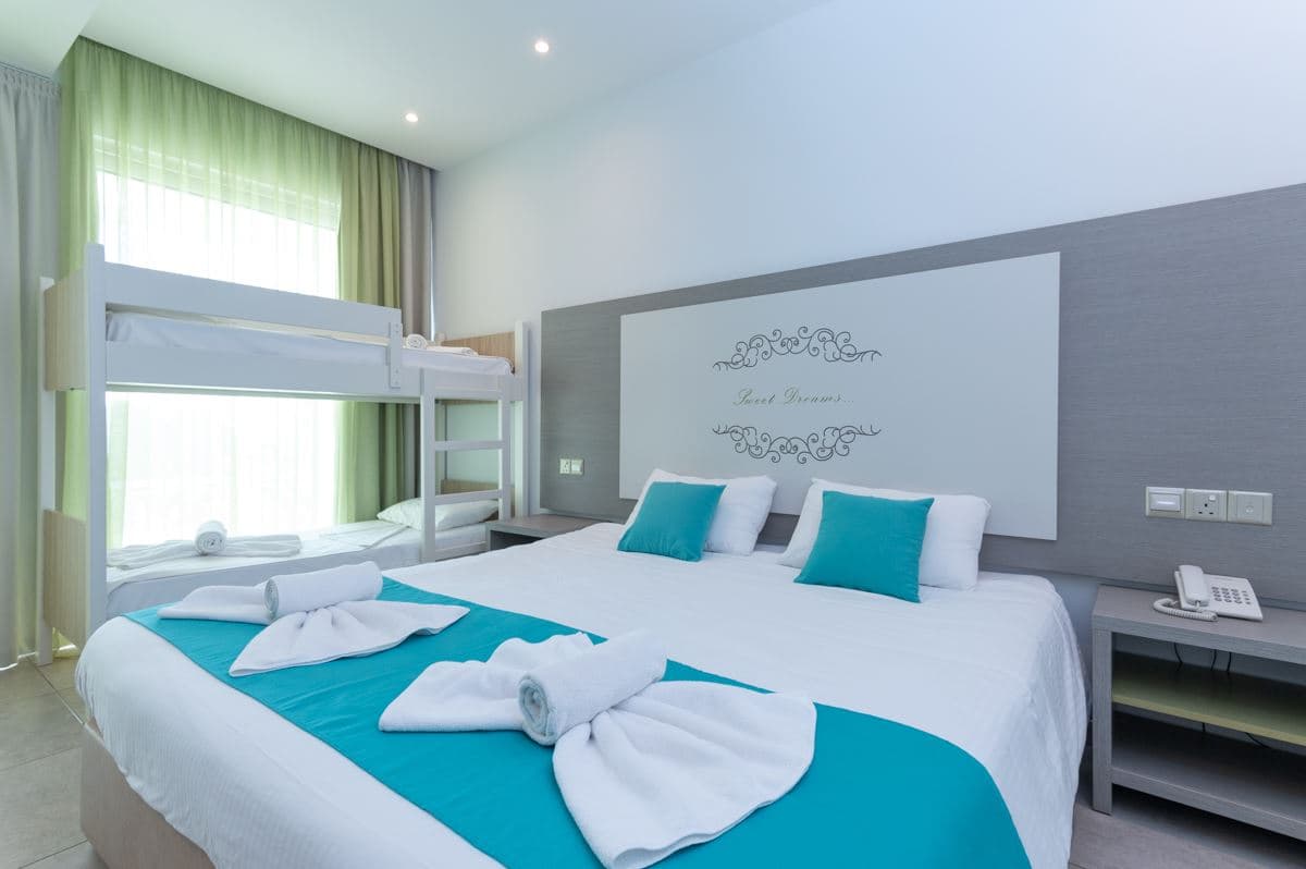 rooms-superior-room