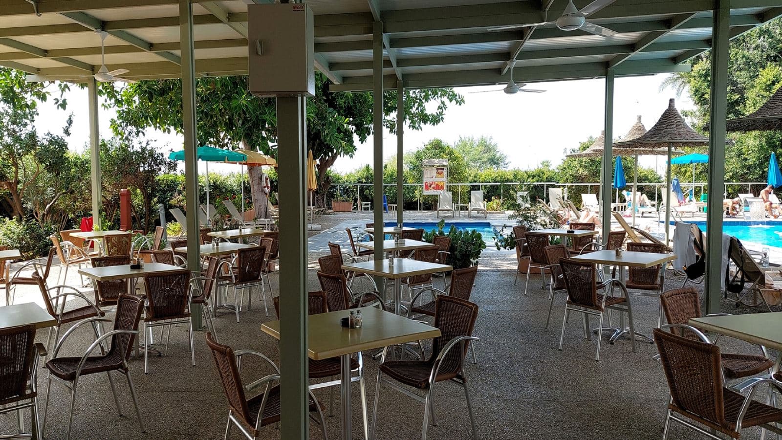 bars-the-marinas-pool-bar-and-restaurant
