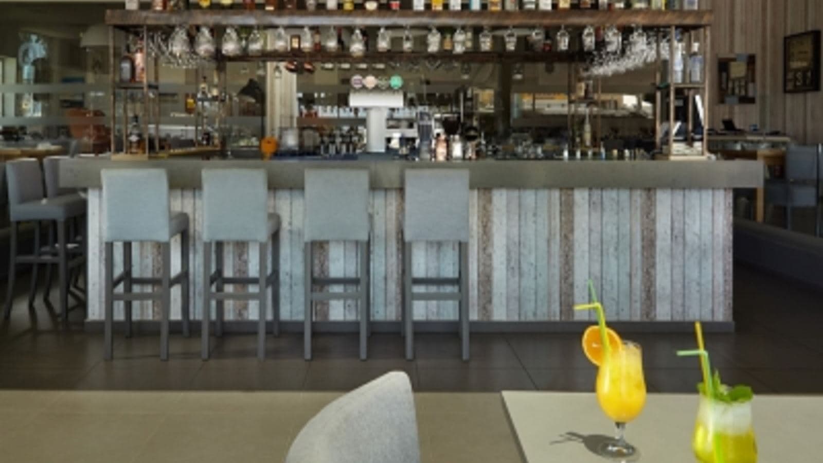 restaurants-frankies-bar--grill