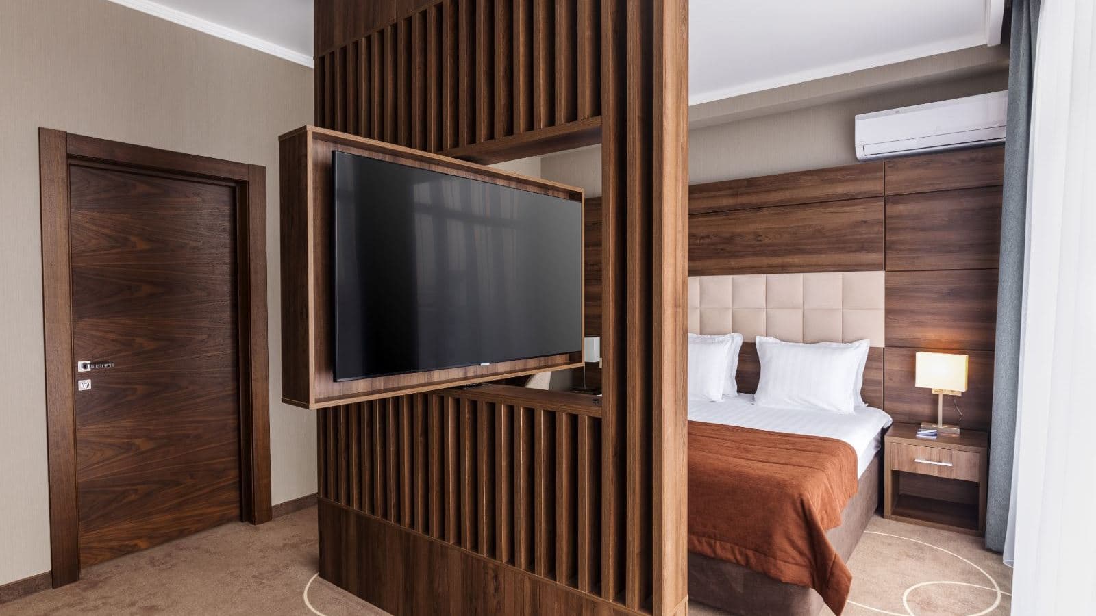 rooms-family-suit