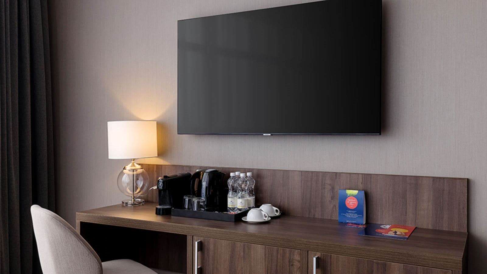 rooms-family-suit