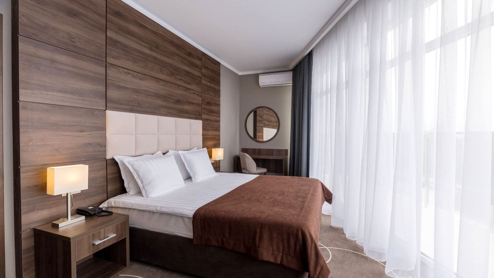 rooms-family-suit