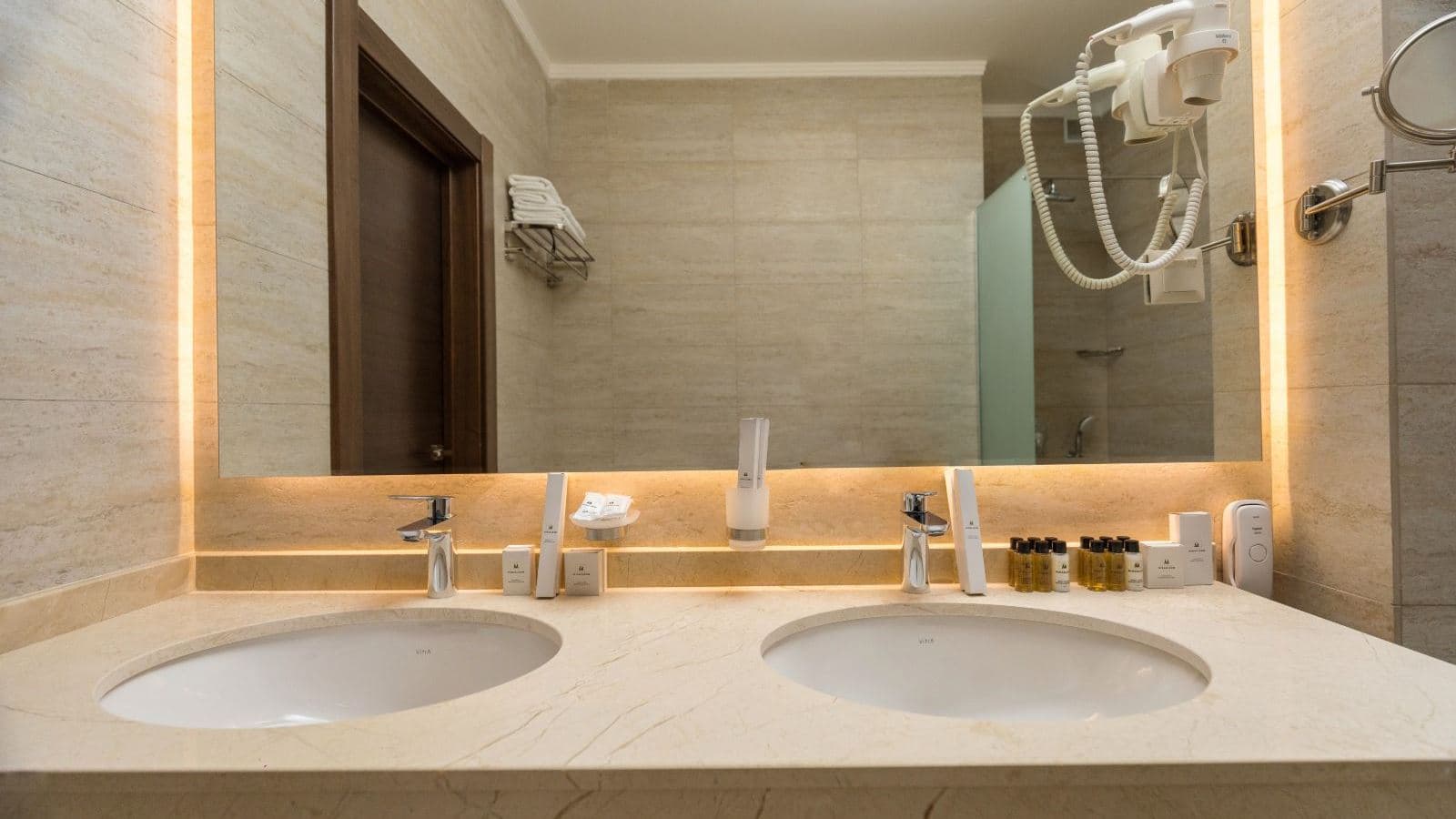rooms-king-suite