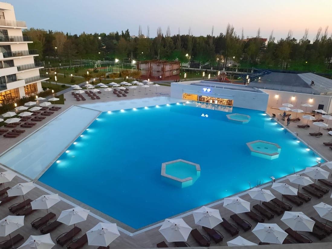 pools-outdoor-pool
