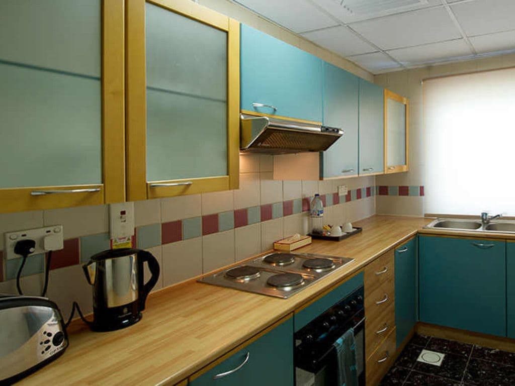rooms-2-broom-ambassador-suite