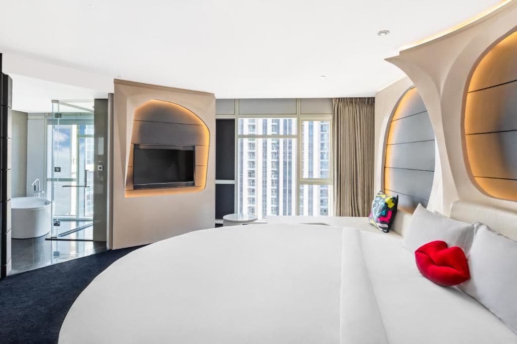 rooms-round-bed-valor-suite