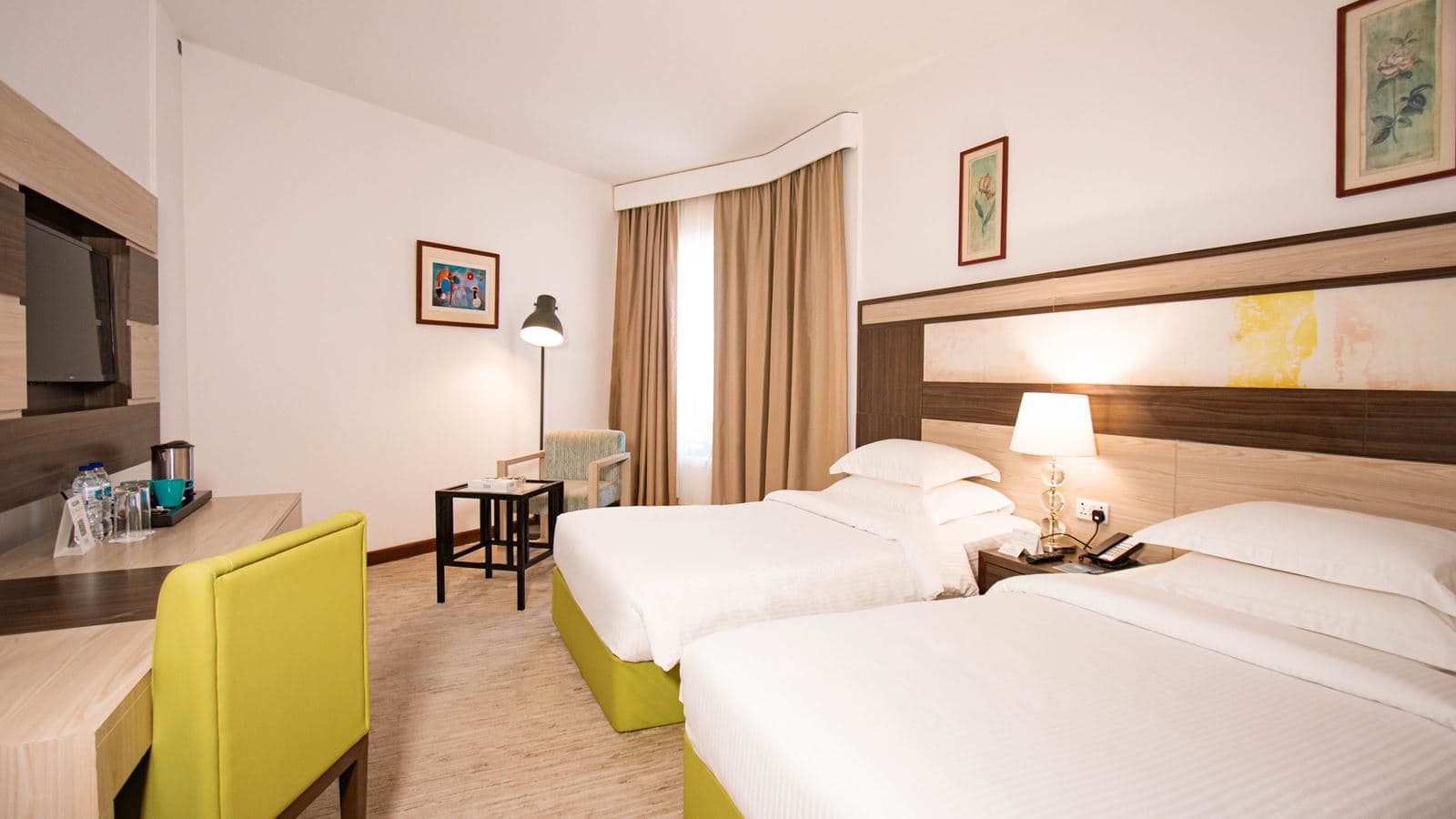rooms-deluxe-room