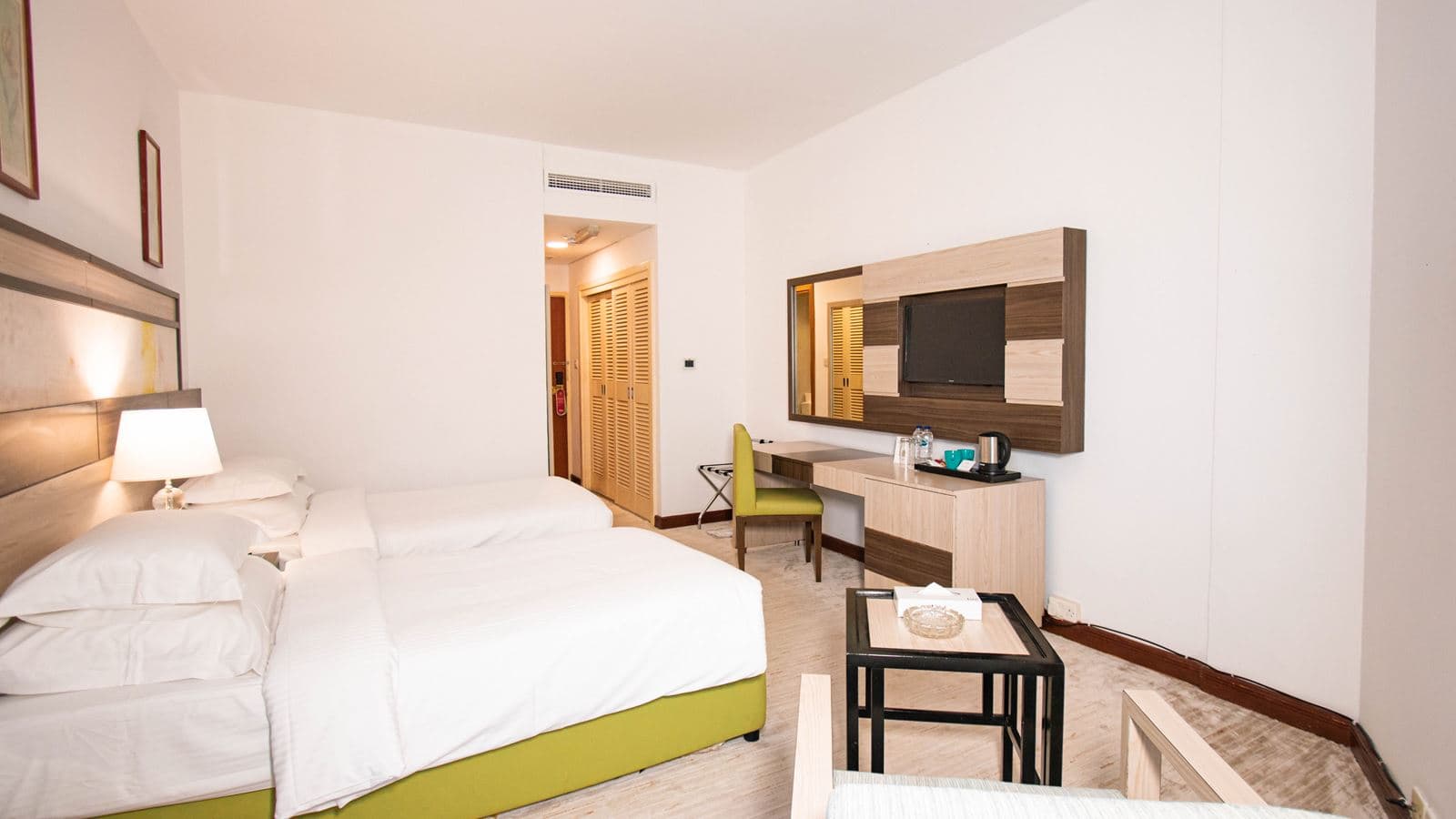rooms-deluxe-room