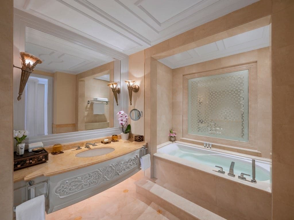rooms-deluxe-city-view