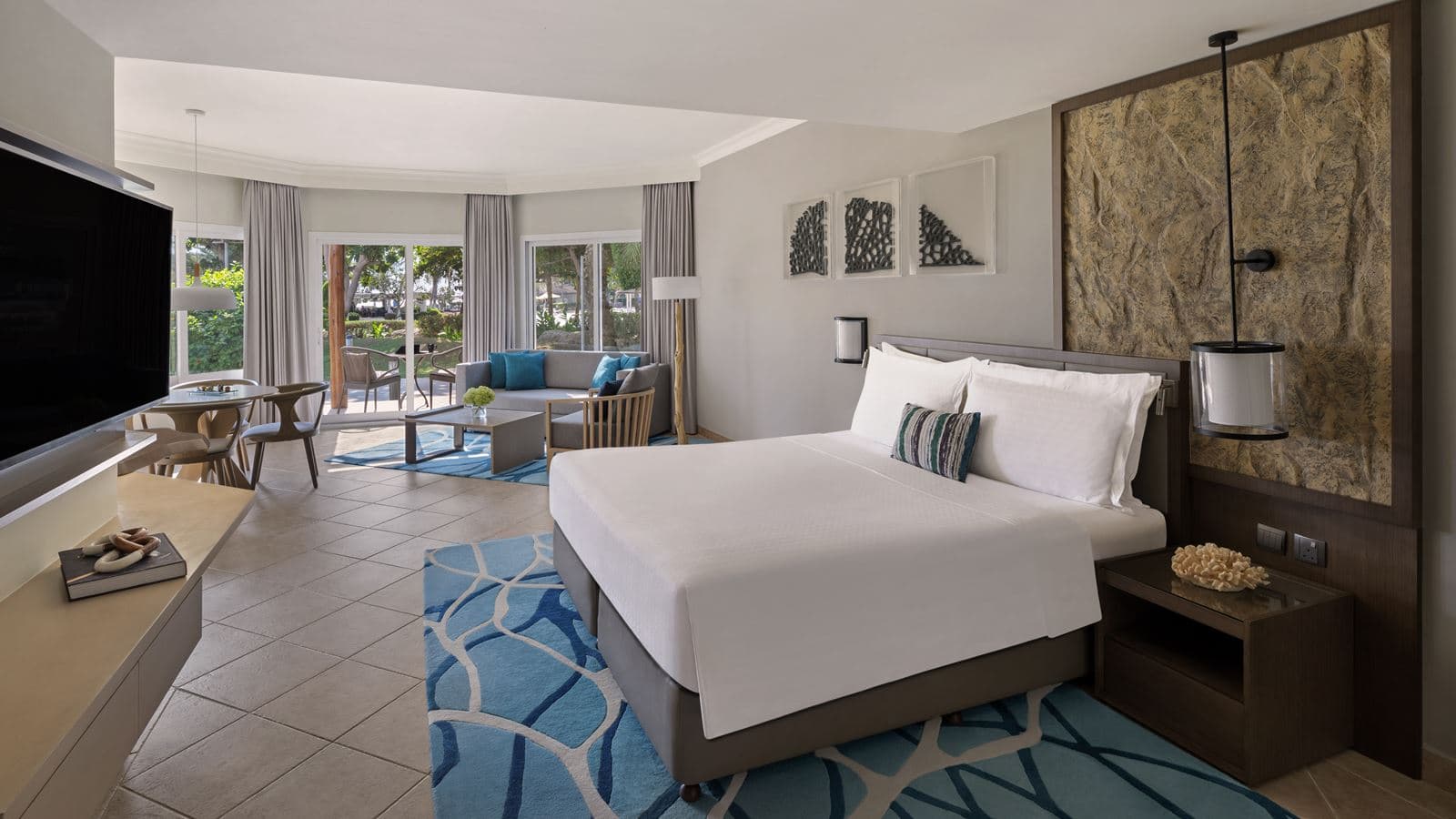 rooms-spacious-garden-view-suite-w-balcony