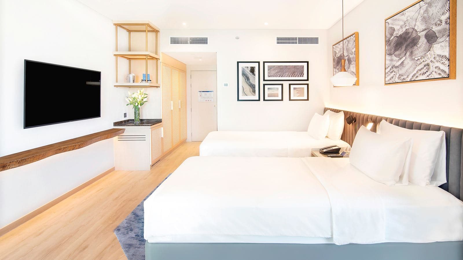 rooms-family-room-city-view