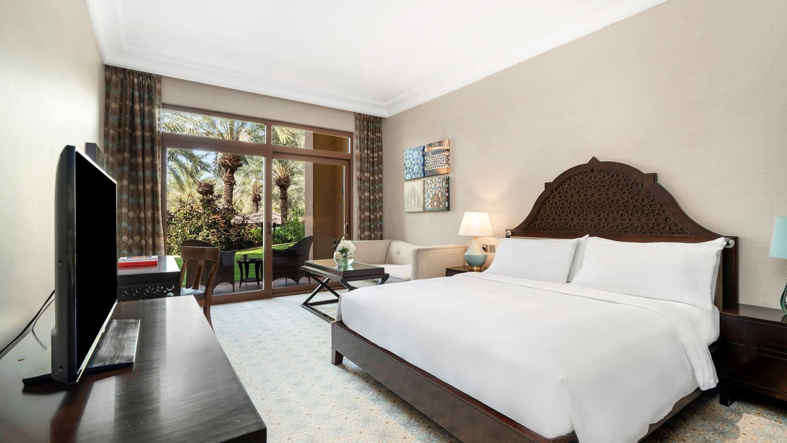 rooms-deluxe-room
